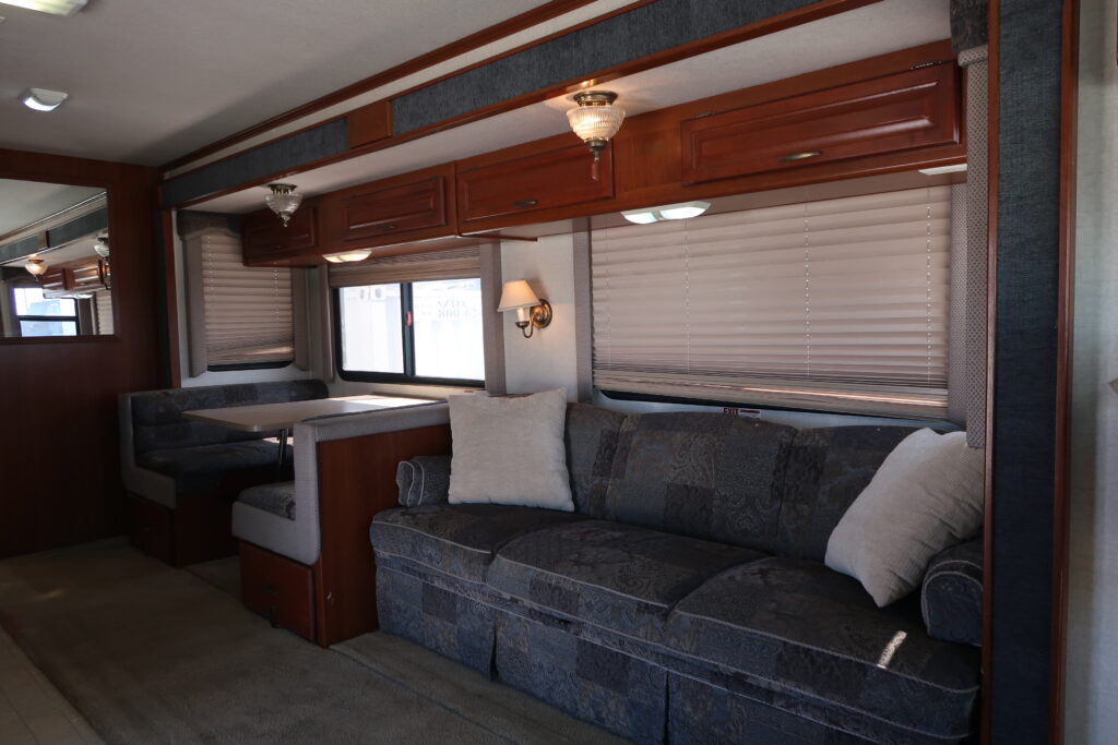 2004 FLEETWOOD BOUNDER 32W W/ LOTS OF UPGRADES! ON SALE FOR ONLY $23,900!!
