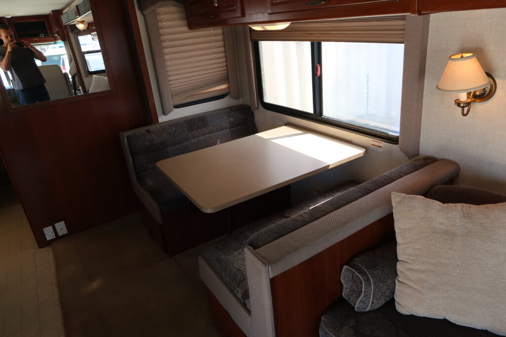 2004 FLEETWOOD BOUNDER 32W W/ LOTS OF UPGRADES! ON SALE FOR ONLY $23,900!!
