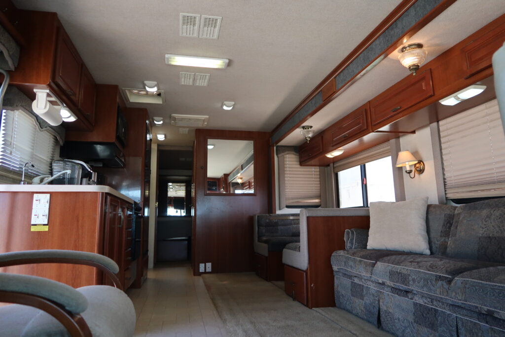 2004 FLEETWOOD BOUNDER 32W W/ LOTS OF UPGRADES! ON SALE FOR ONLY $23,900!!