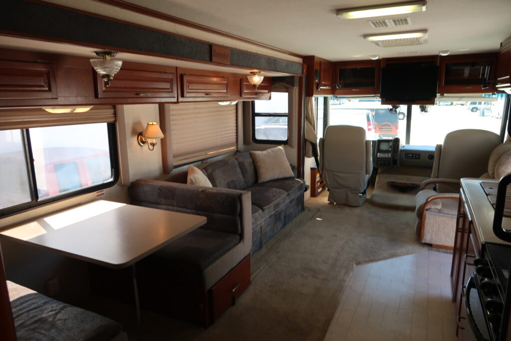 2004 FLEETWOOD BOUNDER 32W W/ LOTS OF UPGRADES! ON SALE FOR ONLY $23,900!!