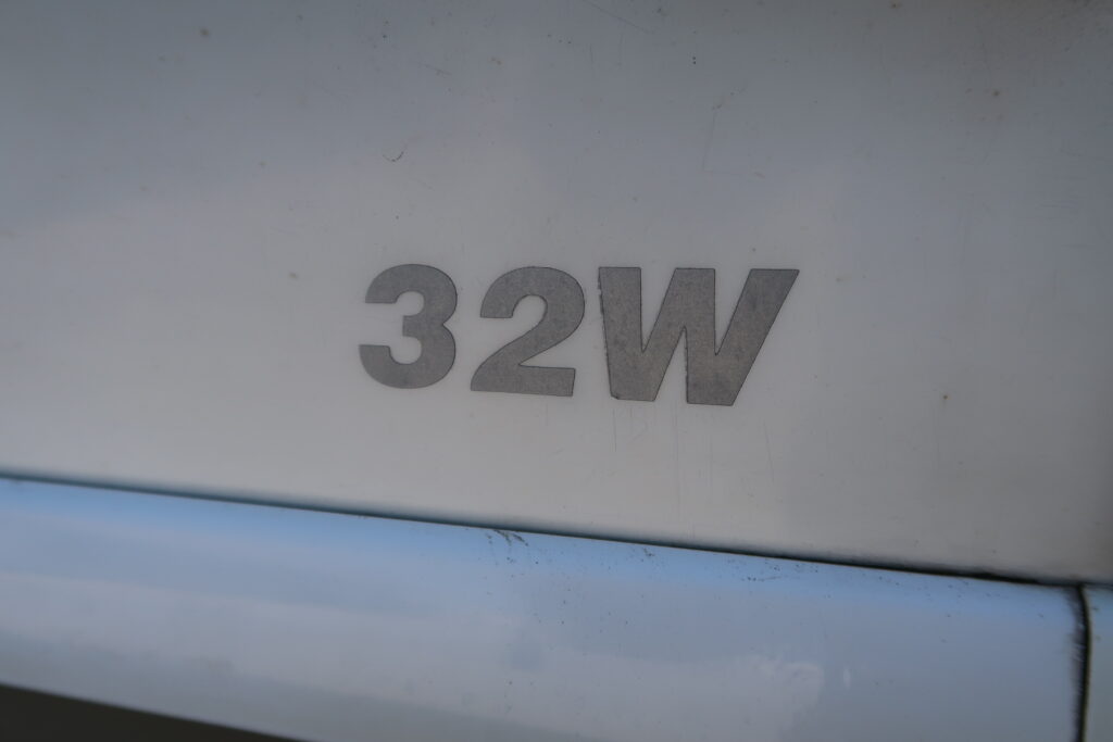 2004 FLEETWOOD BOUNDER 32W W/ LOTS OF UPGRADES! ON SALE FOR ONLY $23,900!!