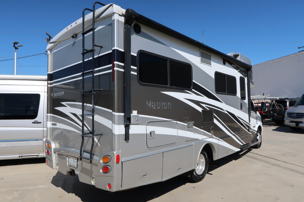 2016 WINNEBAGO NAVION 24J