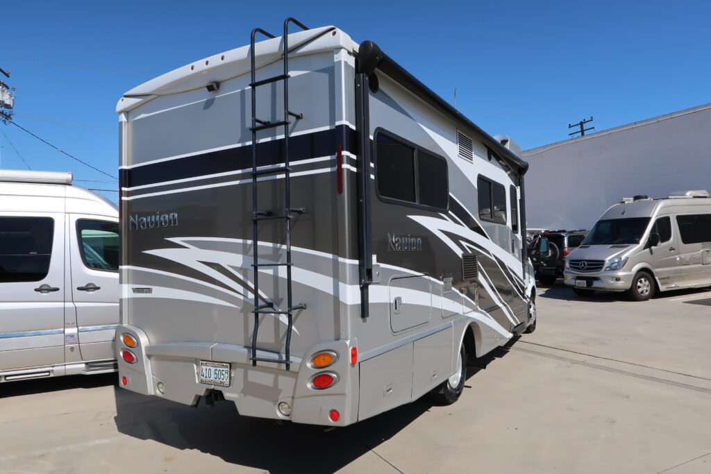 2016 WINNEBAGO NAVION 24J