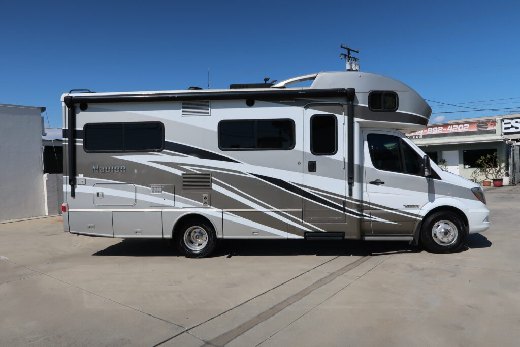 2016 WINNEBAGO NAVION 24J