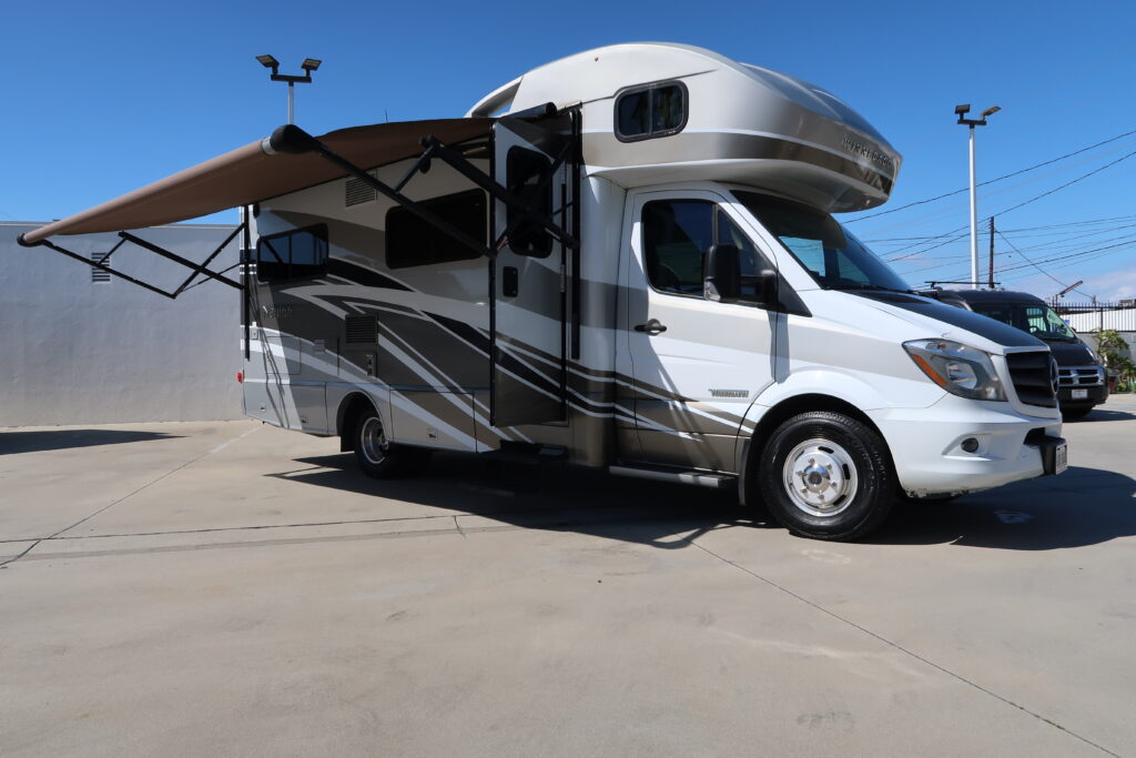 2016 WINNEBAGO NAVION 24J