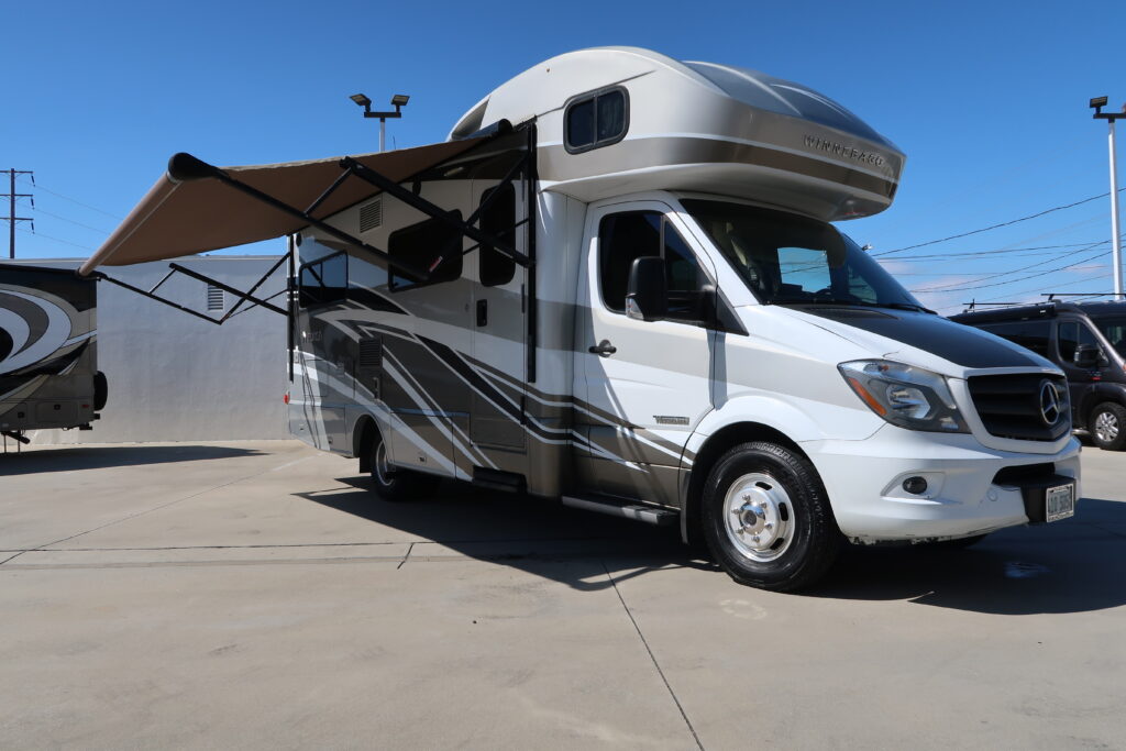 2016 WINNEBAGO NAVION 24J