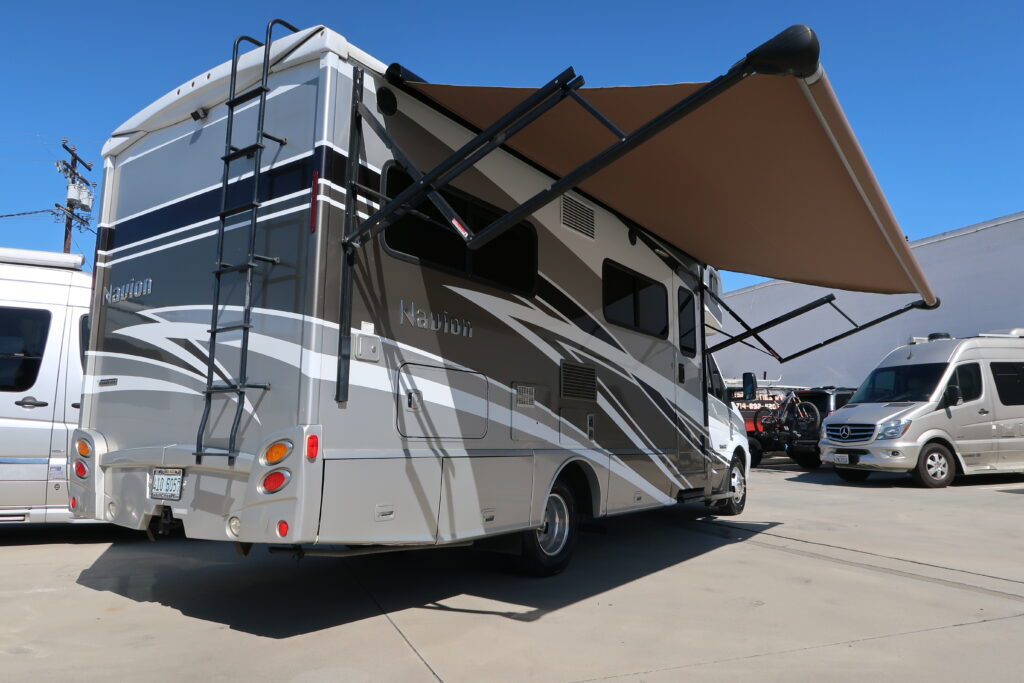 2016 WINNEBAGO NAVION 24J