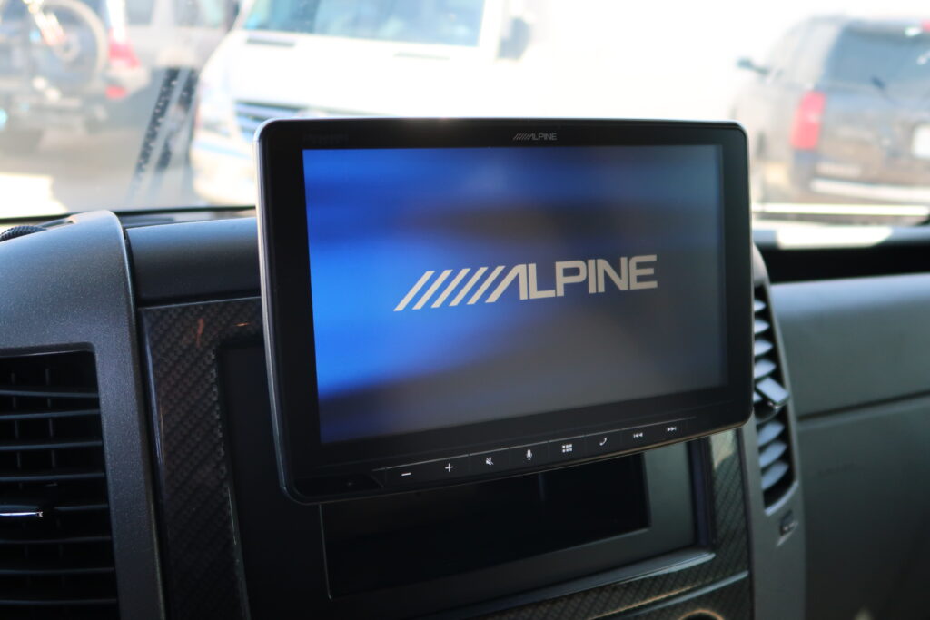 2016 WINNEBAGO NAVION 24J