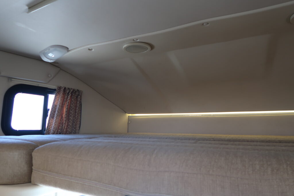 2016 WINNEBAGO NAVION 24J