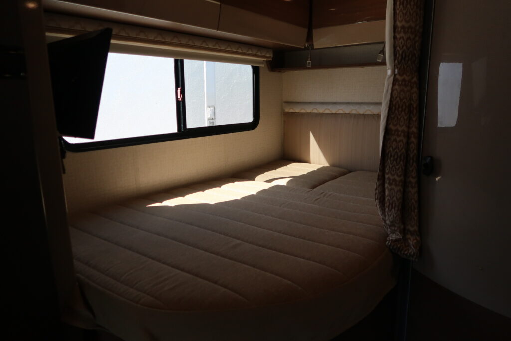 2016 WINNEBAGO NAVION 24J