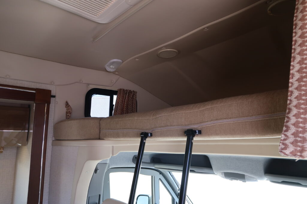 2016 WINNEBAGO NAVION 24J