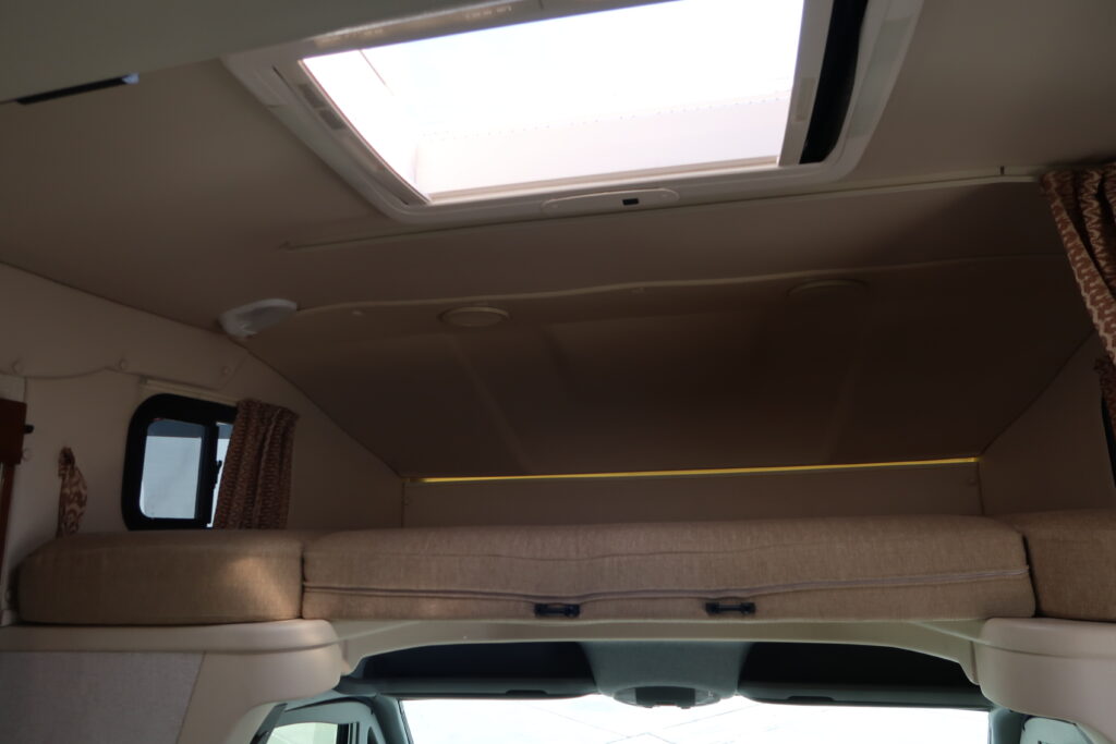 2016 WINNEBAGO NAVION 24J