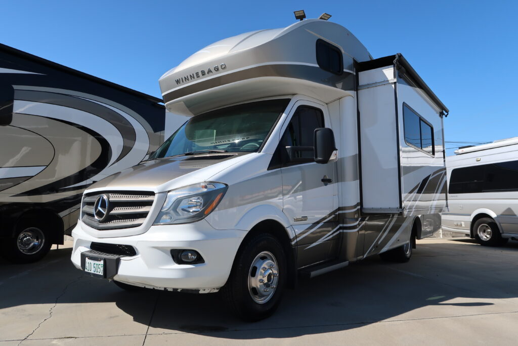 2016 WINNEBAGO NAVION 24J